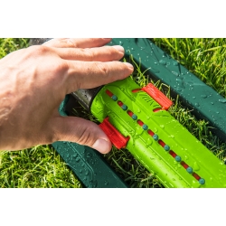 Zraszacz oscylacyjny, powierzchnia zraszania 15 x 19 m, 18 dyszy zraszających, igła do udrażniania dysz