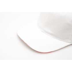 LAHTI PRO CZAPKA Z DASZKIEM BIAŁA L1811300